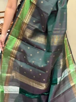 DARK GREEN KANCHEEPURAM SILK SAREE WITH CONTEMPORARY GAP BORDE - Image 2